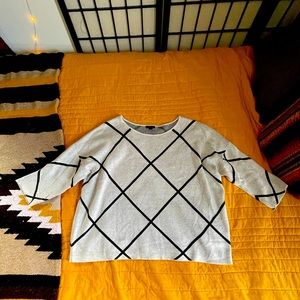 Ann Taylor White-Black Pattern Sweater Size L